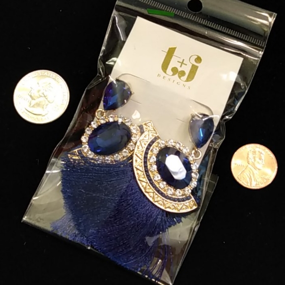 T&J Designs Earring Set - Picture 4 of 4